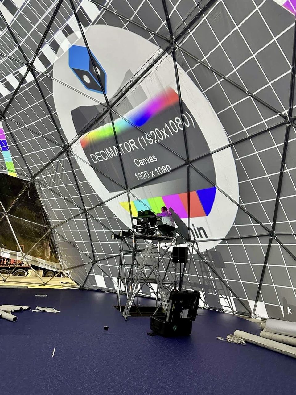 Projector calibration test pattern inside the dome