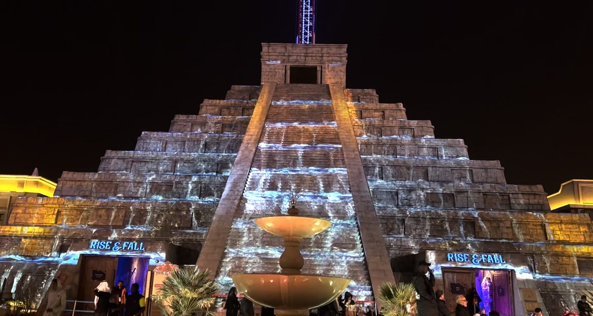Mexico pyramid at night