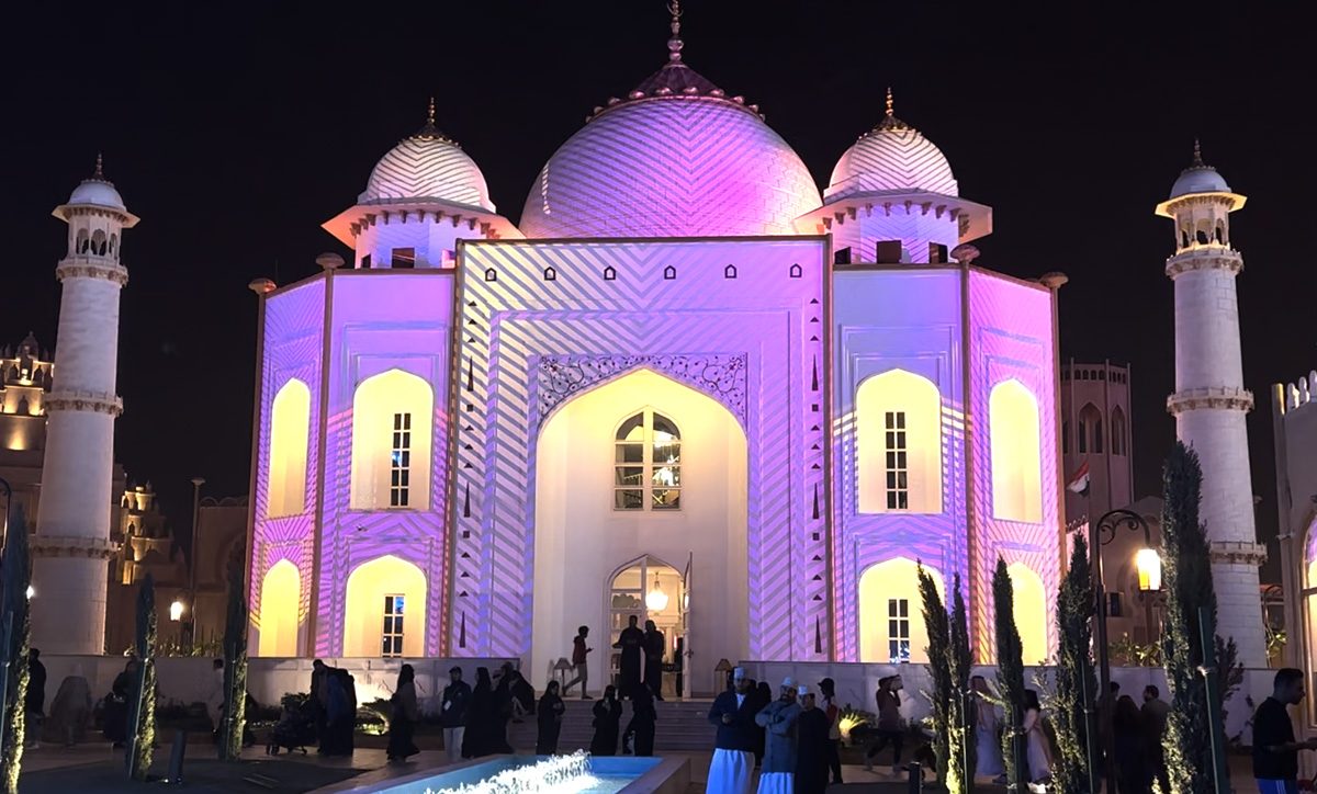 Taj Mahal domes in colour