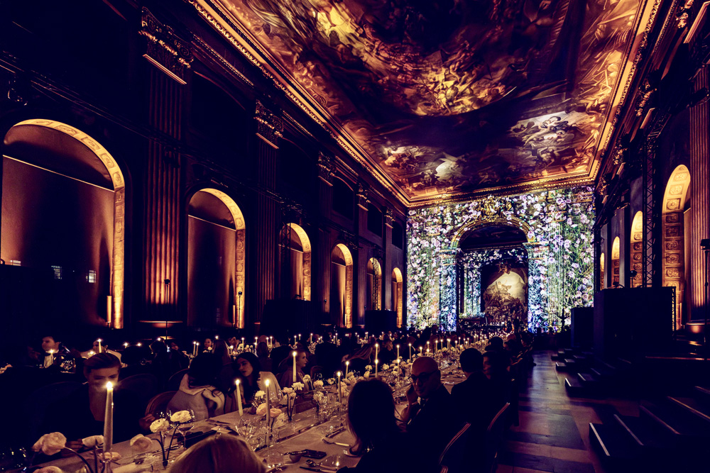 Garden cue, full hall wide