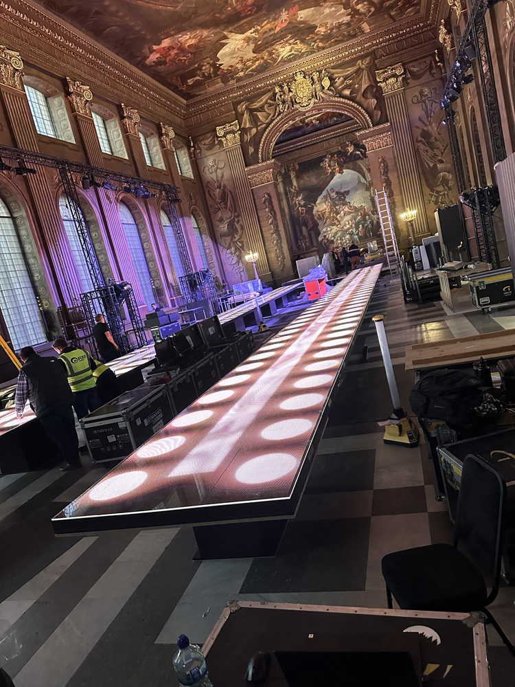 Zone-map test cue over laid tables
